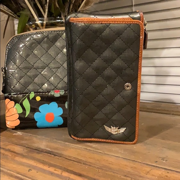 Consuela clutch with matching wallet - Picture 2 of 6